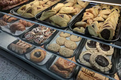 Victorias Bakery photo 1